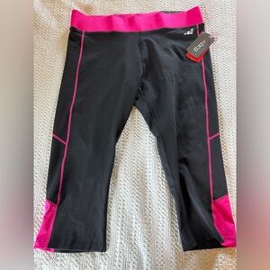 NWT BCG Capri black and pink leggings size large